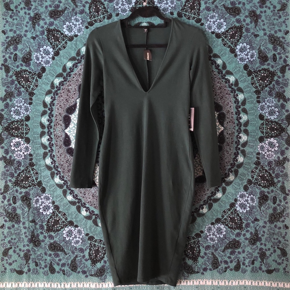NWT Express body con deep v-neck dress 🙌🏻